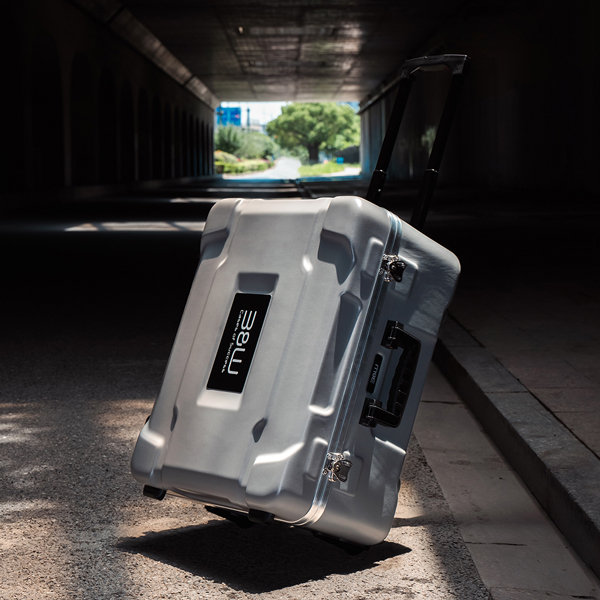 可伸缩拉杆和滚轮